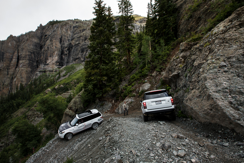 Illustration for article titled 25 Years Of Range Rovers Conquer Colorado In An Awesome Off-Road Reunion
